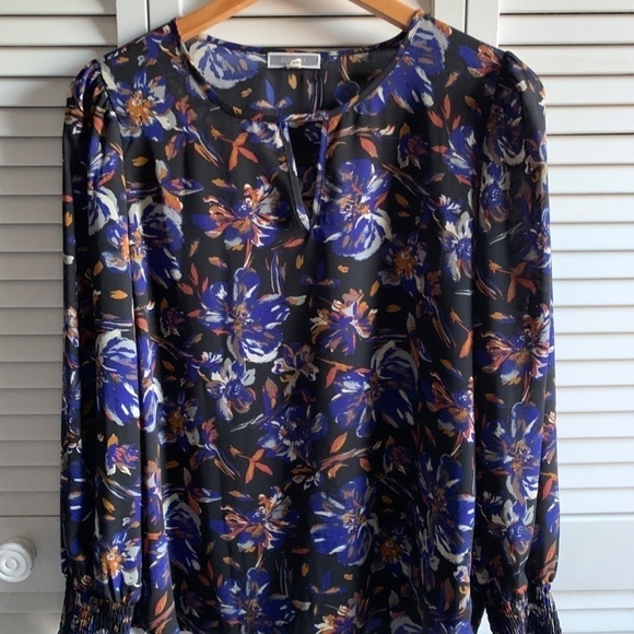 Pleione Long-Sleeve Floral Blouse with Keyhole Neckline in Small Size - Picture 4 of 9